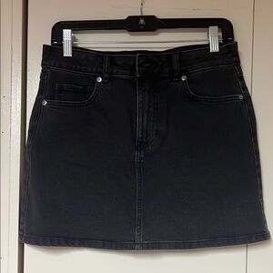 H&M Black Mini Skirt Elegant and Versatile